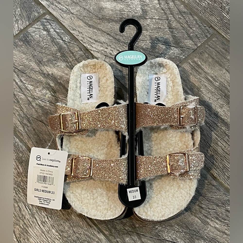 NWT Girls’ Magellan Glitter Sandals - Size 2/3